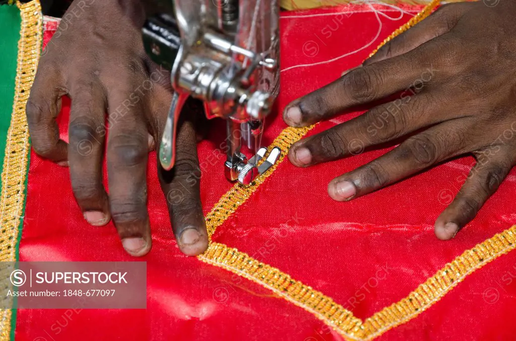 Tailor sewing with sewing machine, Madurai, Tamil Nadu, India, Asia