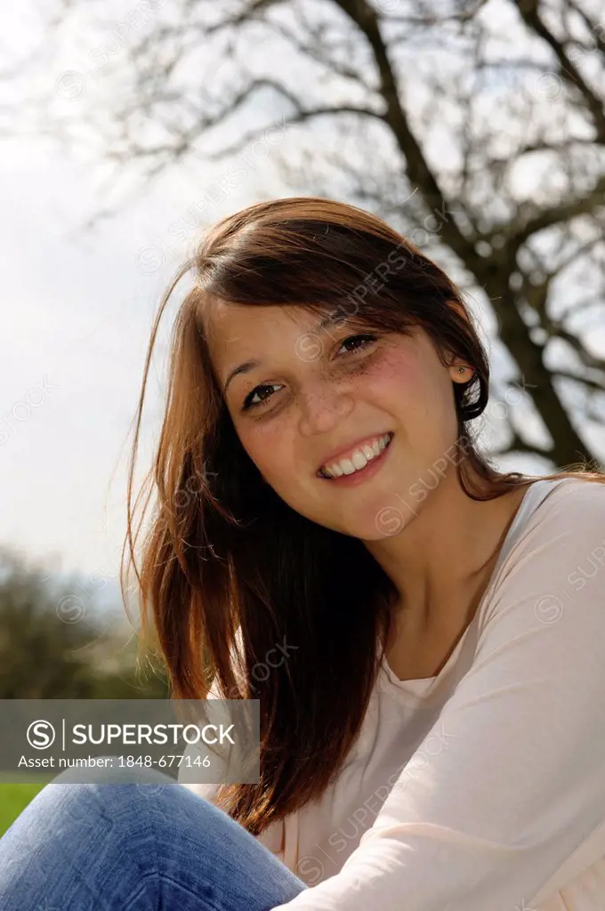 Smiling young woman of Indonesian origin, portrait, Germany, Europe, PublicGround