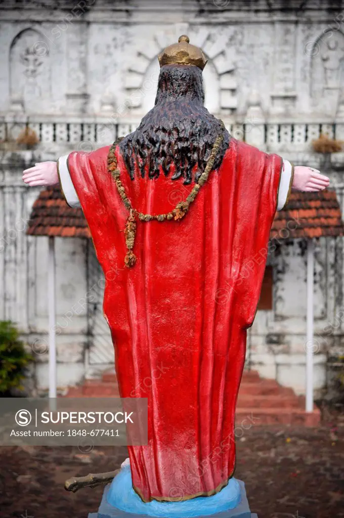 Christ figure in front of the Catholic church in Fort Terekhol, Heritage Hotel, Terekhol, Goa, South India, India, Asia