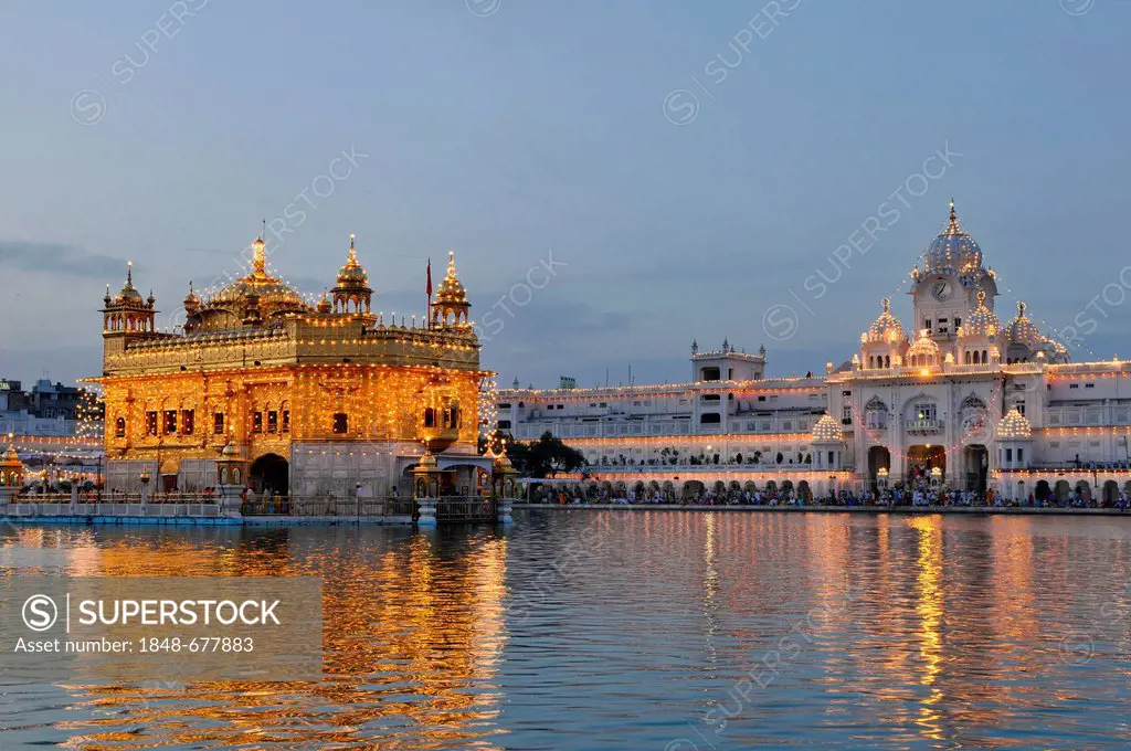 Illuminated and decorated Harmandir Sahib or Golden Temple during the Besaki festival, New Year for Sikhs, Amritsar, Punjab, India, Asia