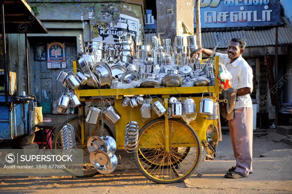 Dealer with cart full of household goods, Karaikudi, Chettinad, Tamil Nadu, India, Asia