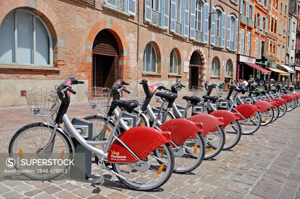 Rental bikes, Place Saint Etienne square, Toulouse, Departement Haute-Garonne, Midi-Pyrenees, France, Europe