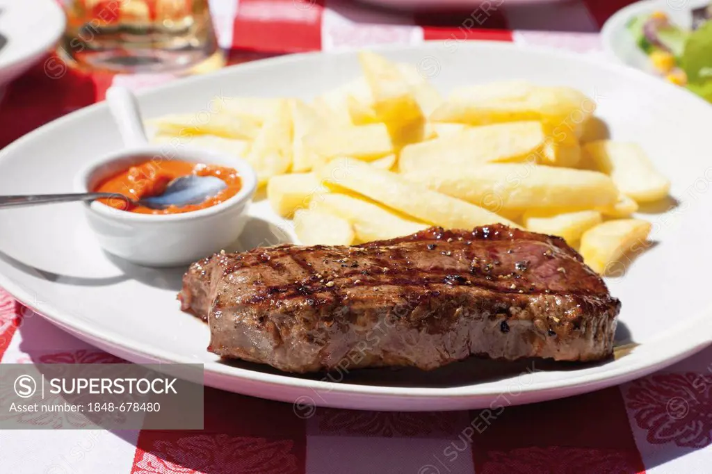 Argentinean rump steak with chips and salsa dip
