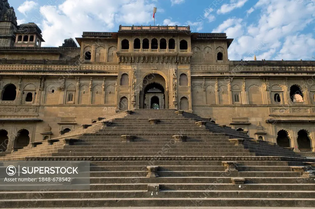 Flight of stairs leading to the entrance of the Ahilya Fort, Maheshwar, Madhya Pradesh, India, Asia