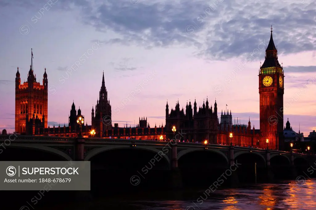 River Thames with Westminster Bridge and the Houses of Parliament at dusk, London, England, United Kingdom, Europe