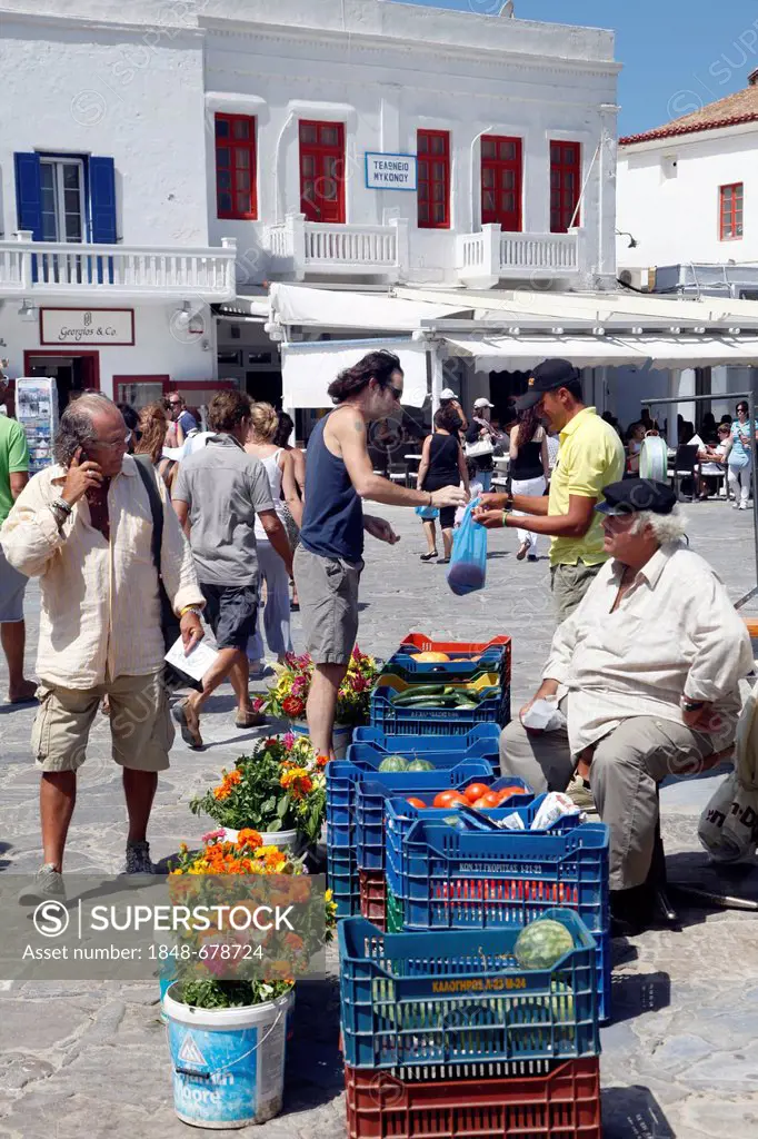 Market traders on the seafront of Mykonos town, Mykonos, Greece, Europe