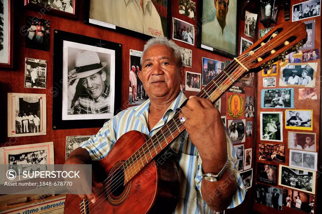 Feliberto Nuñez, wellknown Son singer and guitarist in the Casa de la Trova in Santiago de Cuba, Cuba, Caribbean