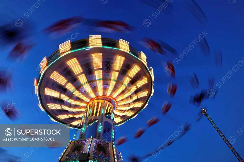 Night scene, Chair-O-Planes or swing carousel, Cannstatter Volksfest, Wasen, Stuttgart Beer Festival, Bad Cannstatt, Stuttgart, Baden-Wuerttemberg, Ge...