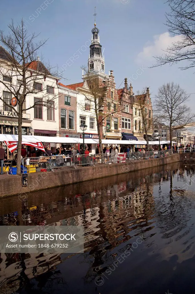 Typical houses, canal and former weigh building, now Holland Kaasmuseum Dutch cheese museum, Alkmaar, North Holland, Netherlands, Europe