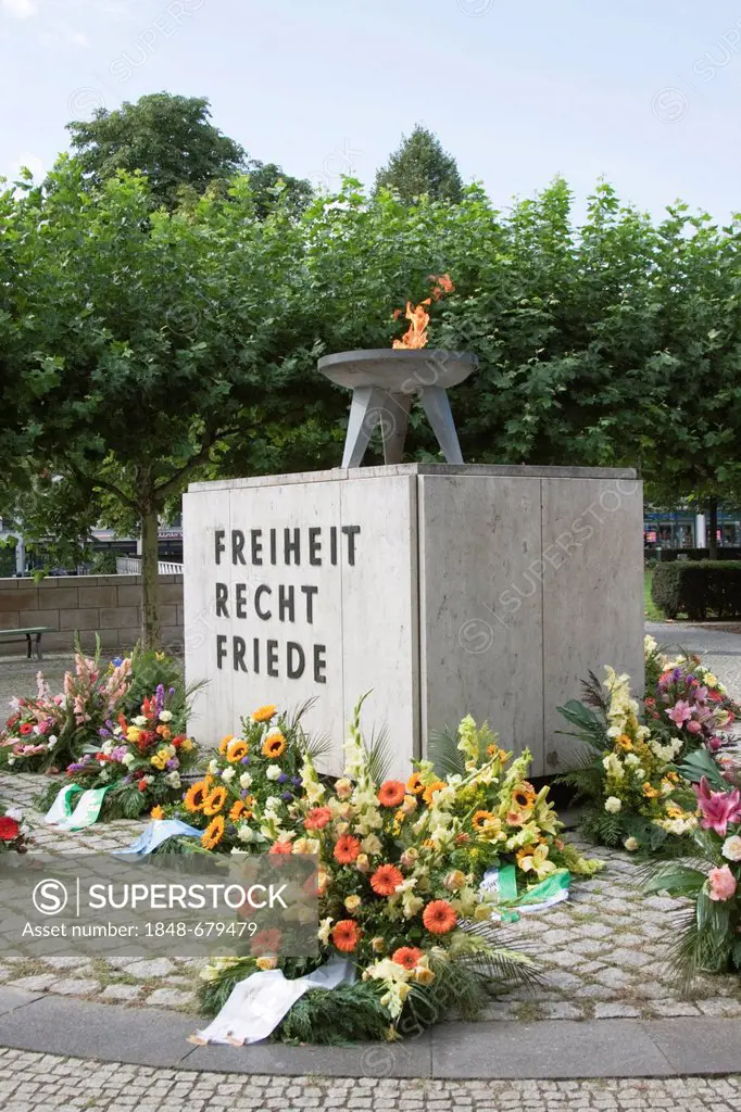 Memorial with an eternal flame and the words Freiheit Recht Friede, German for Freedom Law Peace, Monument to the German Expellees and Victims of Forc...