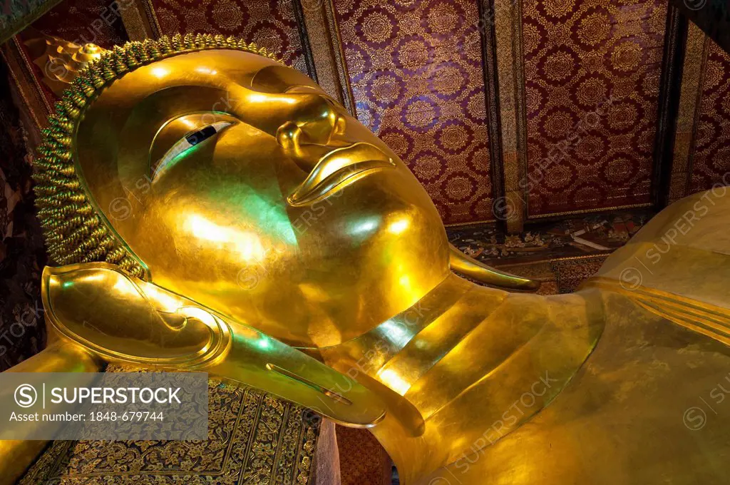 Reclining Buddha statue, head, Wat Pho or Wat Phra Chetuphon, Bangkok, Thailand, Asia