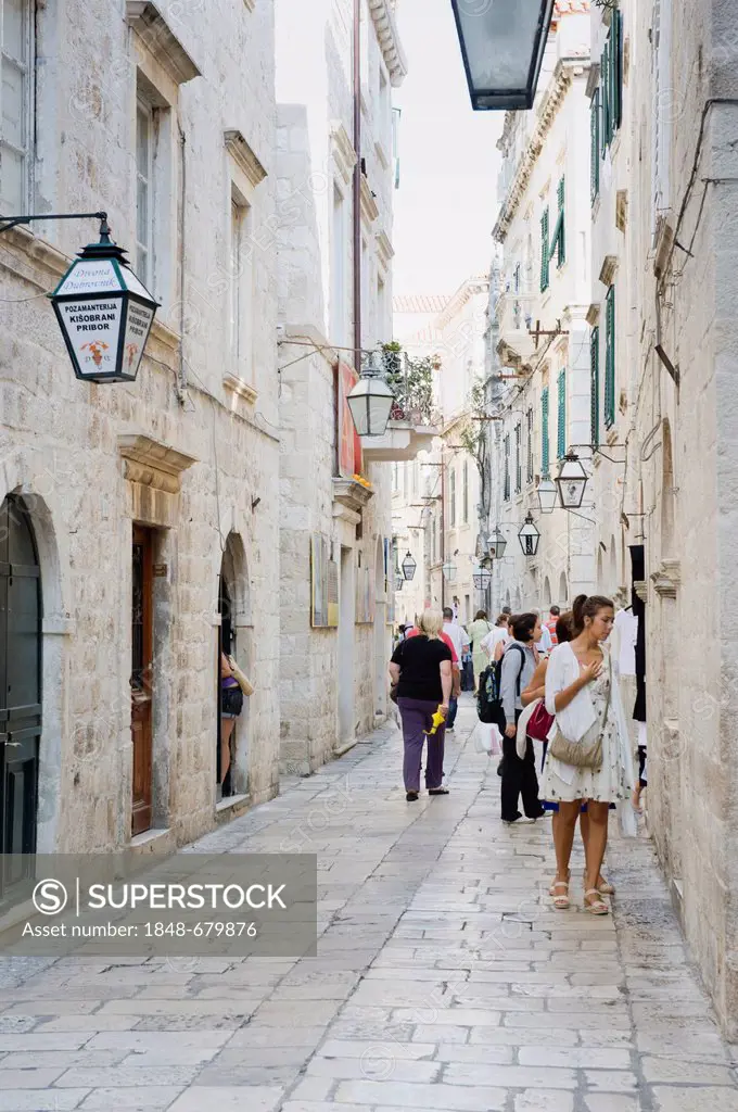 Lane in the old town, Dubrovnik, Dalmatia, Croatia, Europe