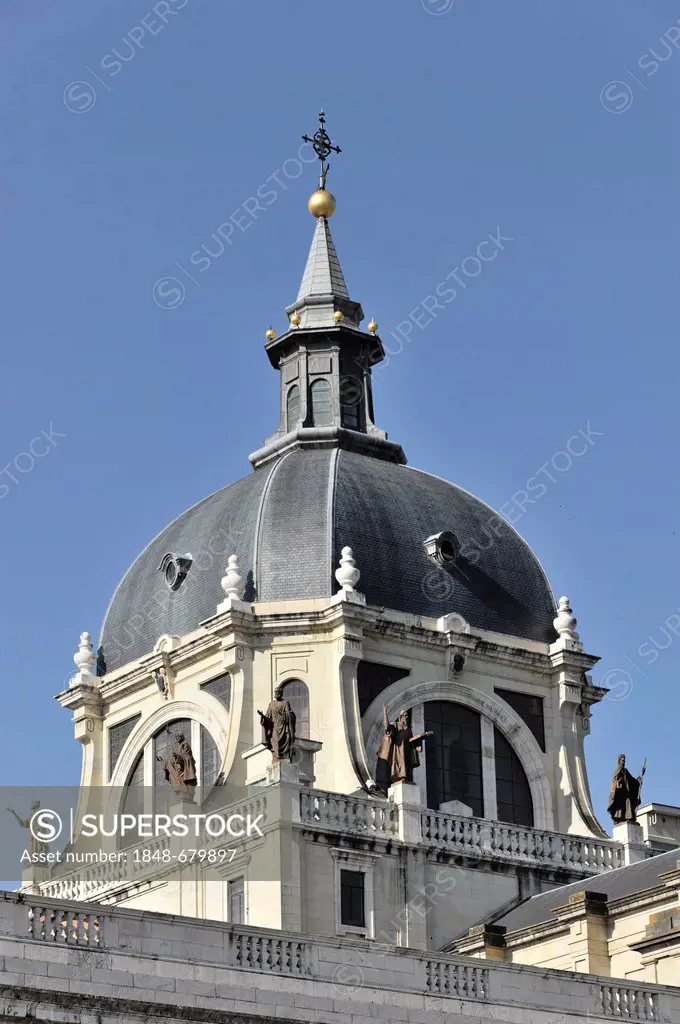 Dome, cathedral Santa María la Real de La Almudena or Almudena Cathedral, Madrid, Spain, Europe