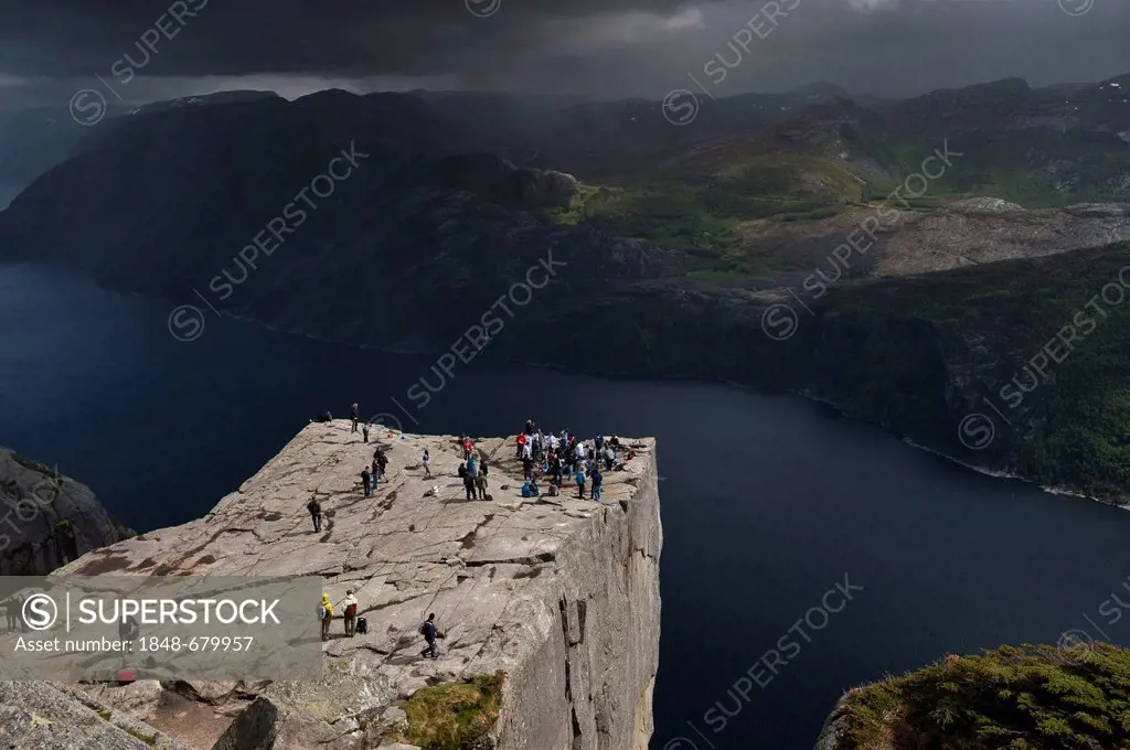 Pulpit Rock, also known as Preikestolen, Lysefjorden fjord at the back, Jorpeland, Rogaland, Norway, Scandinavia, Northern Europe
