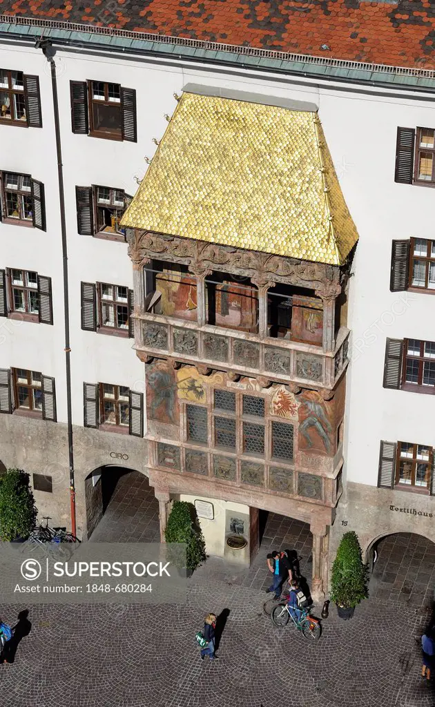 Goldenes Dachl, Herzog-Friedrich-Strasse street, historic district of Innsbruck, Innsbruck, Tyrol, Austria, Europe