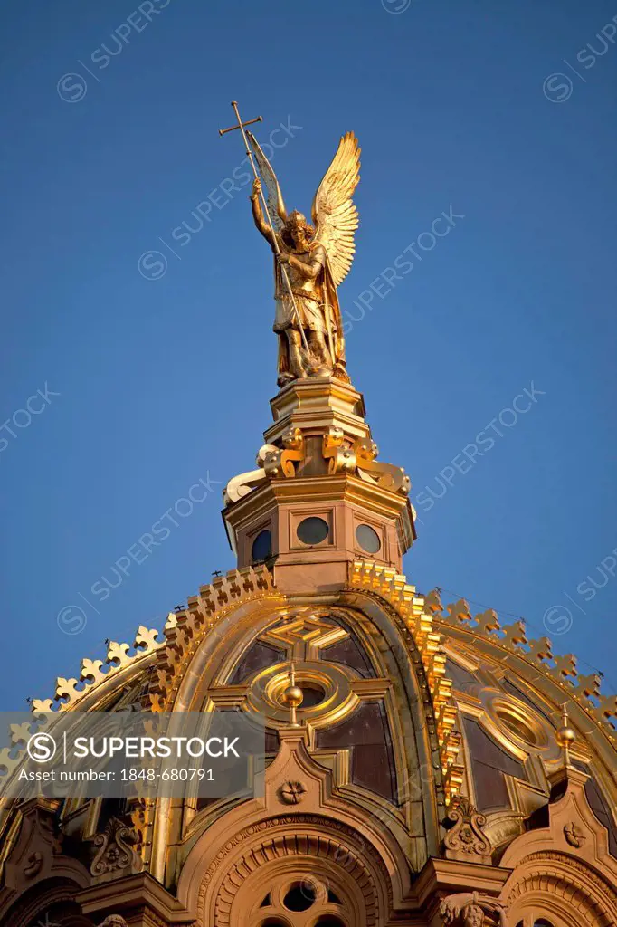 Michael the Dragon Slayer, golden statue on the dome of Schwerin Castle, state capital Schwerin, Mecklenburg-Western Pomerania, Germany, Europe