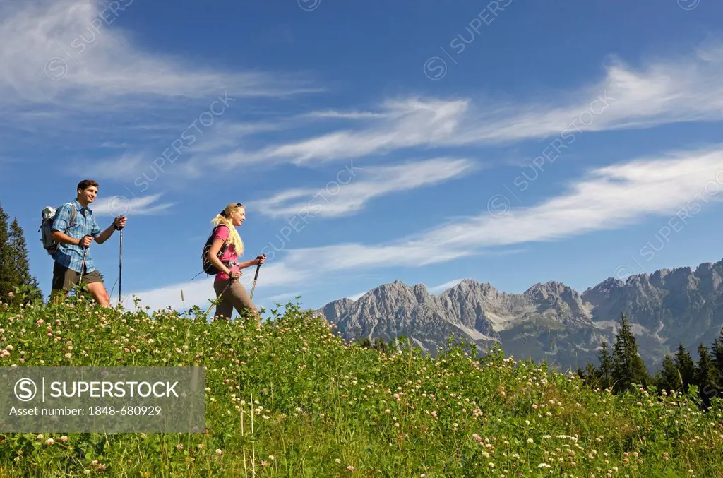 Hikers on Hausberg, Hartkaiser, view towards the Wilder Kaiser Mountains, Tyrol, Austria, Europe