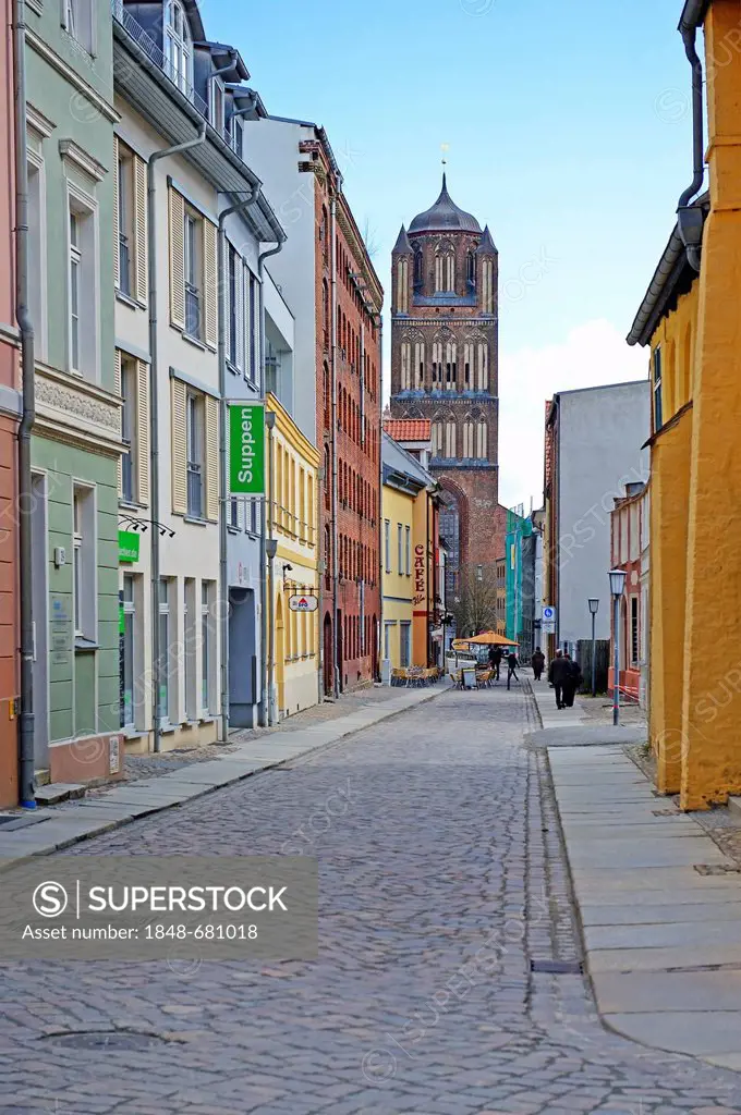 Empty street in the Old Town, Hanseatic City of Stralsund, UNESCO World Heritage Site, Mecklenburg-Western Pomerania, Germany, Europe