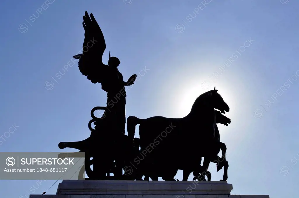 Bronze sculpture of the Quadriga della Libertà by Bartonlini, silhouette, National Memorial to King Vittorio Emanuele II, Vittoriano or Altare della P...