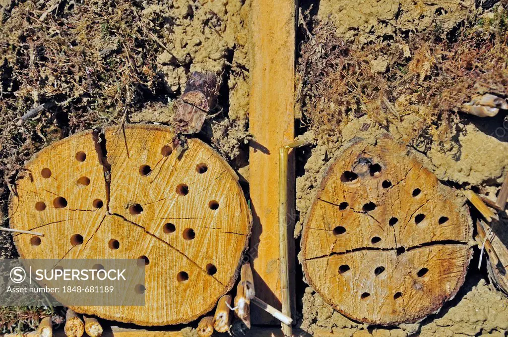 Nesting aid with logs for wild bees and other insects, nest for wild bees, insect nest or hotel