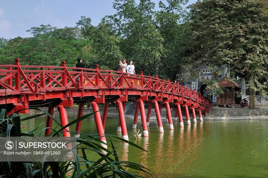 The Huc bridge over the Hoan Kiem Lake, Hanoi, Vietnam, Southeast Asia