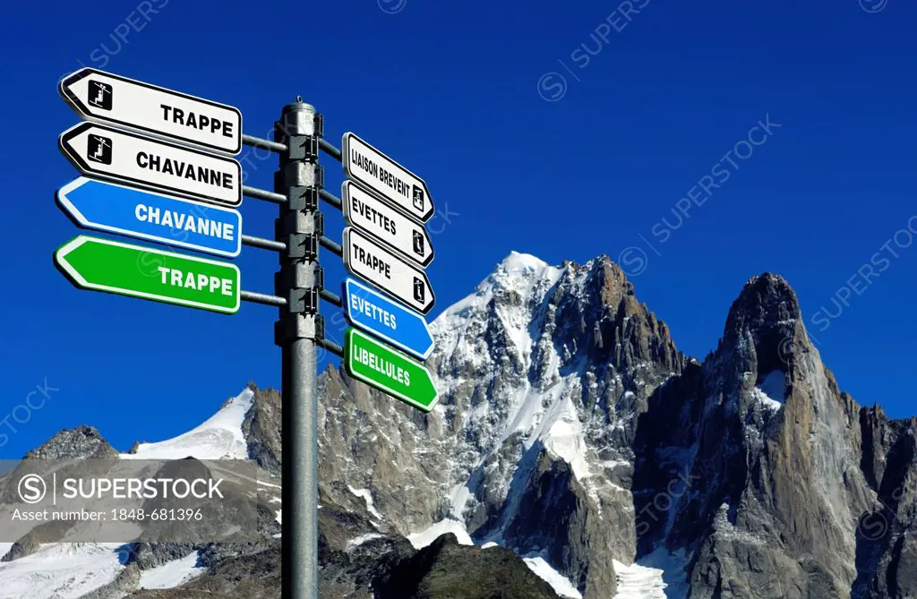 Signpost in front of Aiguille Verte mountain, Flégère lower terminus, Chamonix, Haute-Savoie department, France, Europe