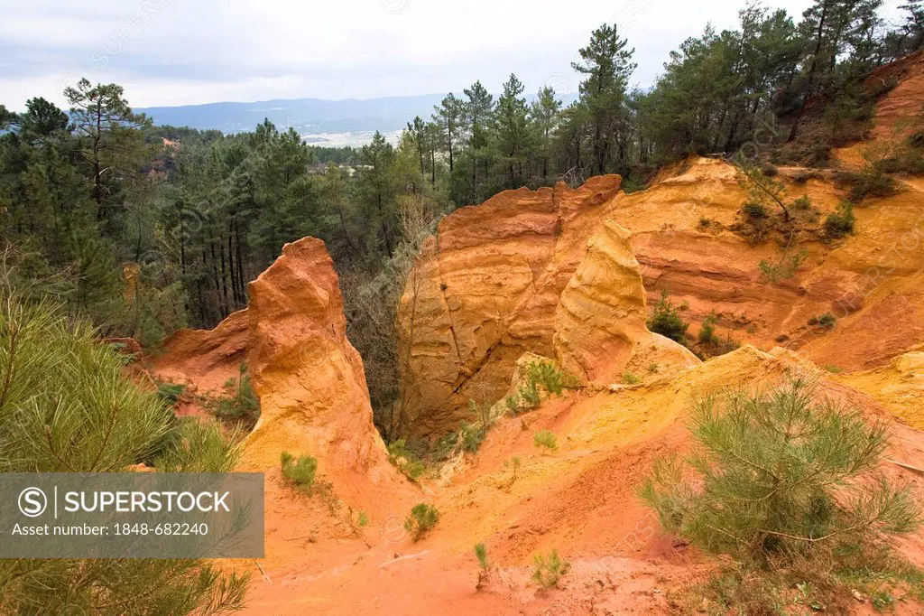 Roussillon ochre quarries, Languedoc-Roussillon, Provence, Southern France, France, Europe