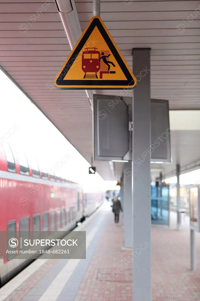 Platform with a warning sign, Koeln Ehrenfeld railway station, North Rhine-Westphalia, Germany, Europe