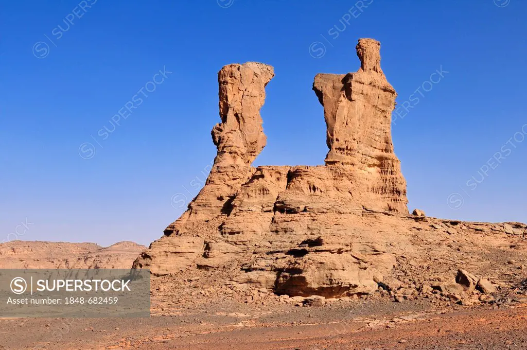 Prominent rock formation in the Tadrart, Tassili n'Ajjer National Park, Unesco World Heritage Site, Algeria, Sahara, North Africa