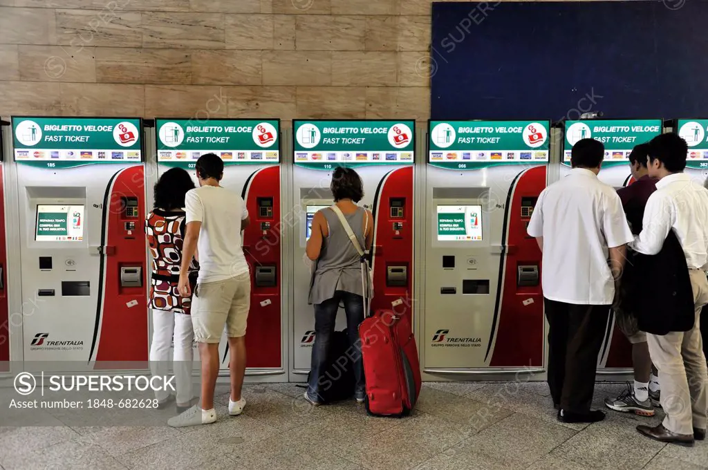 Tourists, ticket machines, Venezia Santa Lucia train station, Venice, Veneto region, Italy, Europe