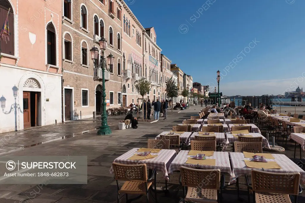 Fondamenta Zattere promenade in the Dorsoduro district, Venice, Veneto, Italy, Southern Europe