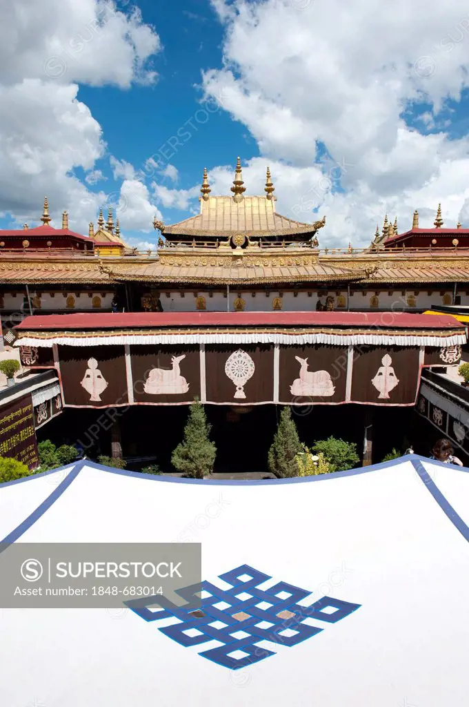 Tibetan Buddhism, tent roof with an endless knot emblem, Jokhang Temple, Lhasa, Ue-Tsang, Central Tibet, Tibet Autonomous Region, Himalaya Range, Peop...
