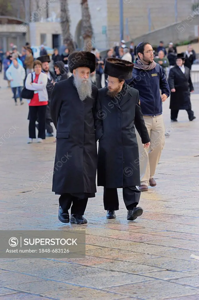 Orthodox Jews with Schtreimel fur cap, Sabbath at the Wailing Wall, old town of Jerusalem, Israel, Middle East, Southwest Asia