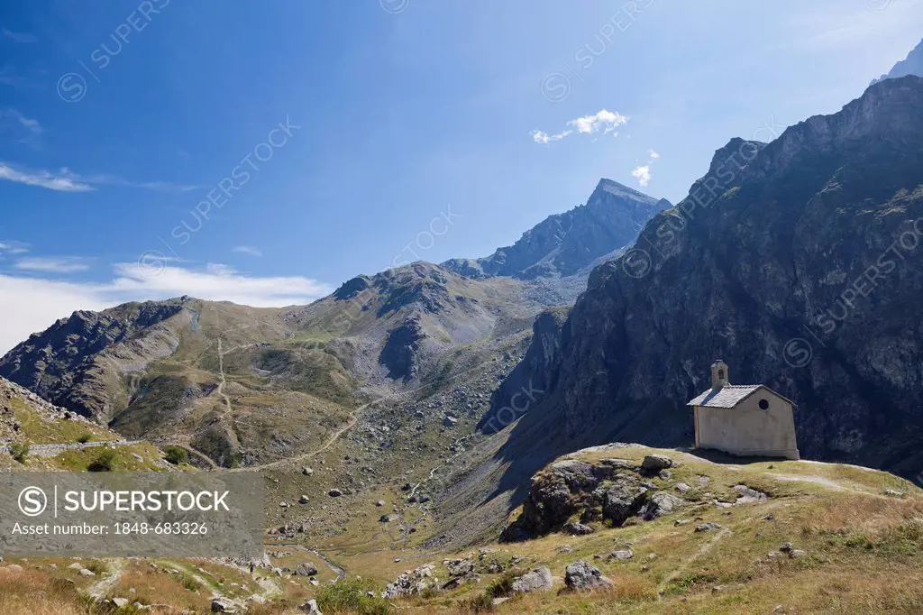 Small chapel at the entrance to the Pian del Re, high plateau, source of the Po River, Cottian Alps, Cuneo, Piedmont, Italy, Europe