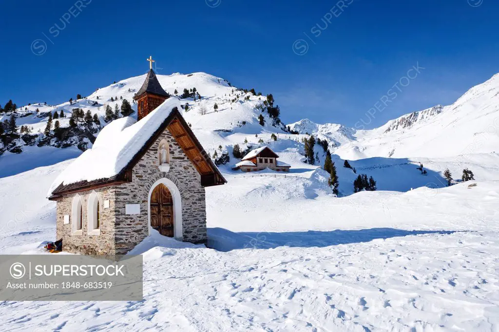 Chapel near the Zufallhuette hut, behind the old Zufallhuette hut, Martell, South Tyrol, Italy, Europe
