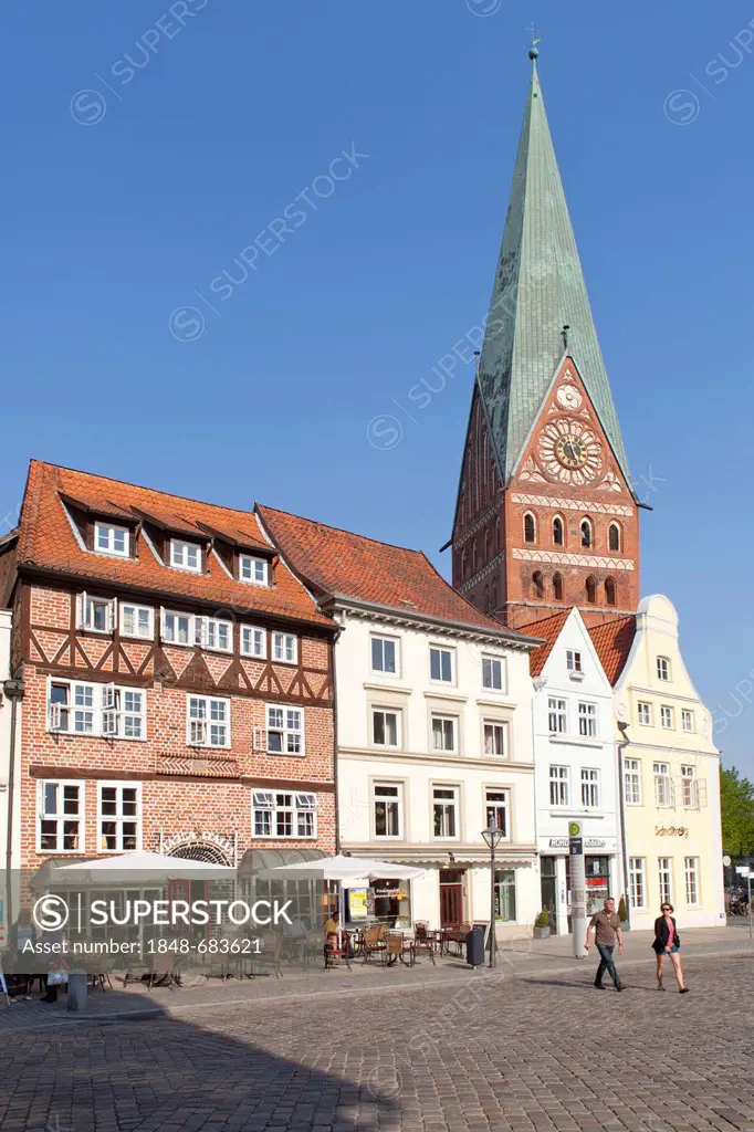 Am Sande square with the tower of the church of St. Johannis, Lueneburg, Lower Saxony, Germany, Europe