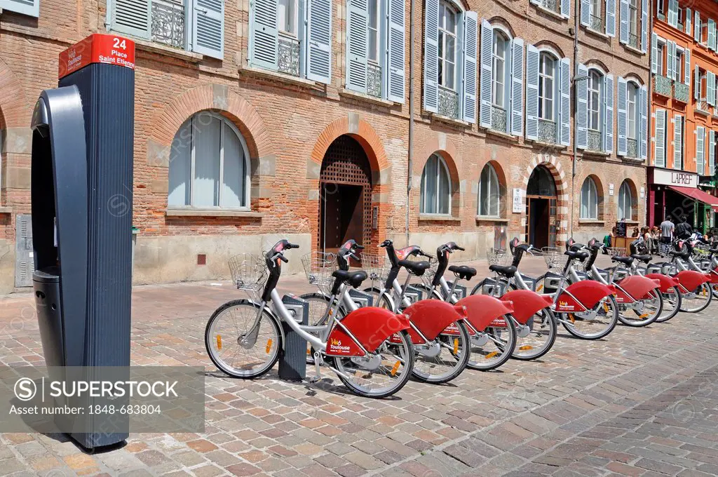 Rental bikes, Place Saint Etienne square, Toulouse, Departement Haute-Garonne, Midi-Pyrenees, France, Europe