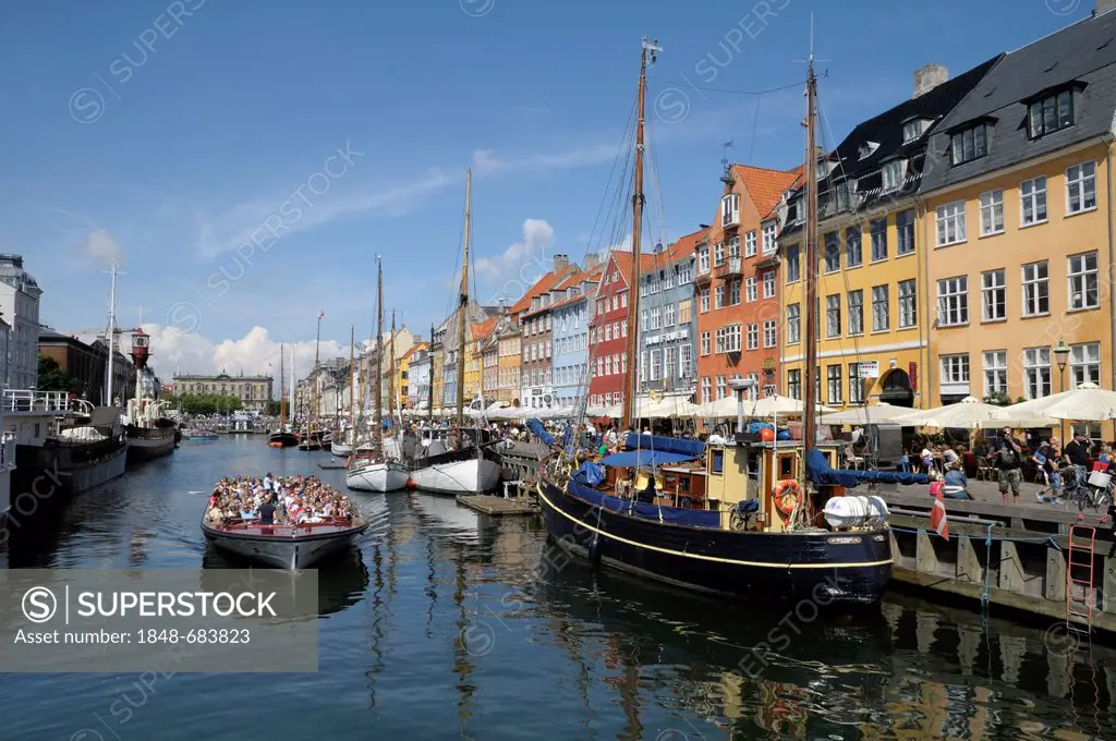 Boats in the Nyhavn harbor, Copenhagen, Denmark, Scandinavia, Europe, PublicGround