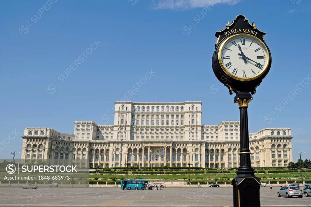 Street clock, Palace of the Parliament, Bucharest, Romania, Eastern Europe, Europe, PublicGround
