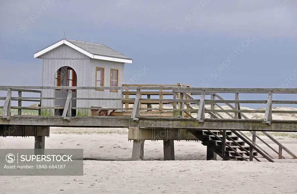 Pier with a wash house, beach on the North Sea, St. Peter-Ording, Schleswig-Holstein, Germany, Europe