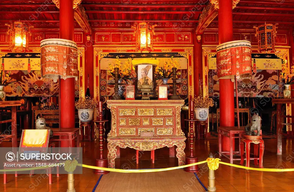 Altar with gold art and lacquer art in the Hall of Honour The Mieu in honor of the 10 Nguyen emperors, Hoang Thanh Imperial Palace, Forbidden City, Hu...