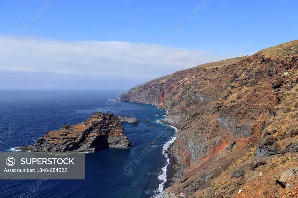 Cliffs and rocky island of Roque de las Tabaidas, Atlantic Ocean, Santo Domingo de Garafia, La Palma, La Isla Verde, La Isla Bonita, Canary Islands, I...