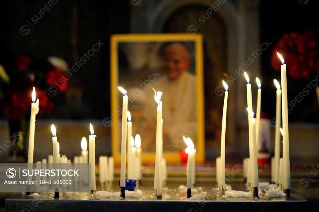 Votive candles in front of a photo of Pope John Paul II with Mother Teresa, church Église de la Madeleine or L'église Sainte-Marie-Madeleine, Paris, F...
