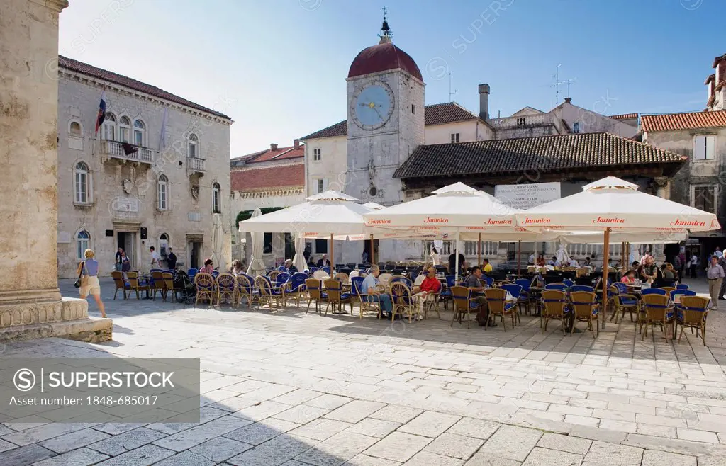 Romanesque Church of St. John the Baptist, cathedral square, old town, UNESCO World Heritage Site, Trogir, Dalmatia, Croatia, Europe