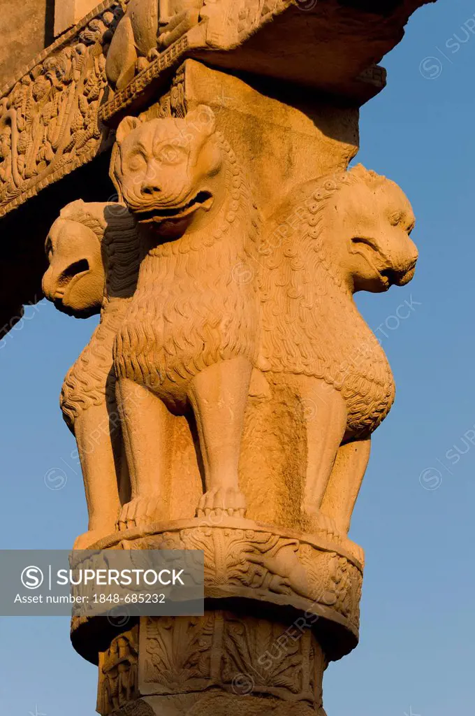 Ashoka, lion capitals, pictured on India's national coat of arms, stupas of Sanchi, a UNESCO World Heritage site, built by King Ashoka, Mauryan dynast...