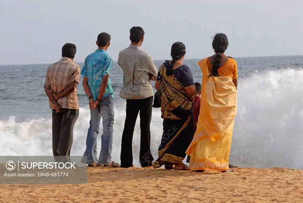 Indian people on the beach, Chowara, Kerala, South India, India, Asia