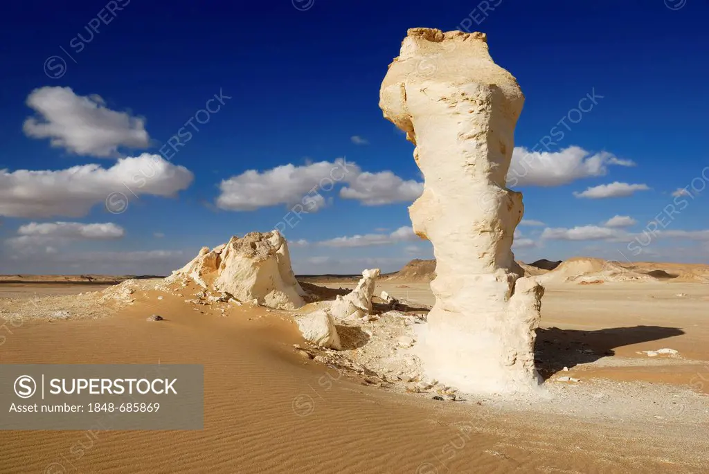 Limestone rock formations, White Desert, Farafra Oasis, Western Desert, Egypt, Africa