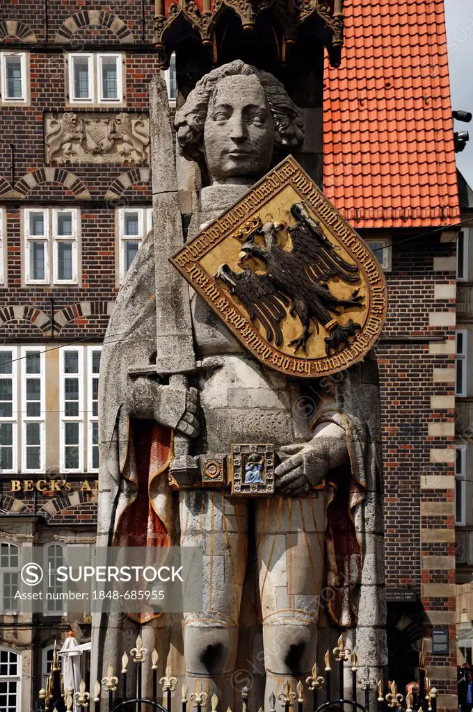 Roland statue with a shield bearing the double-headed eagle crest of the empire, 1404, Market Square, Bremen, Germany, Europe