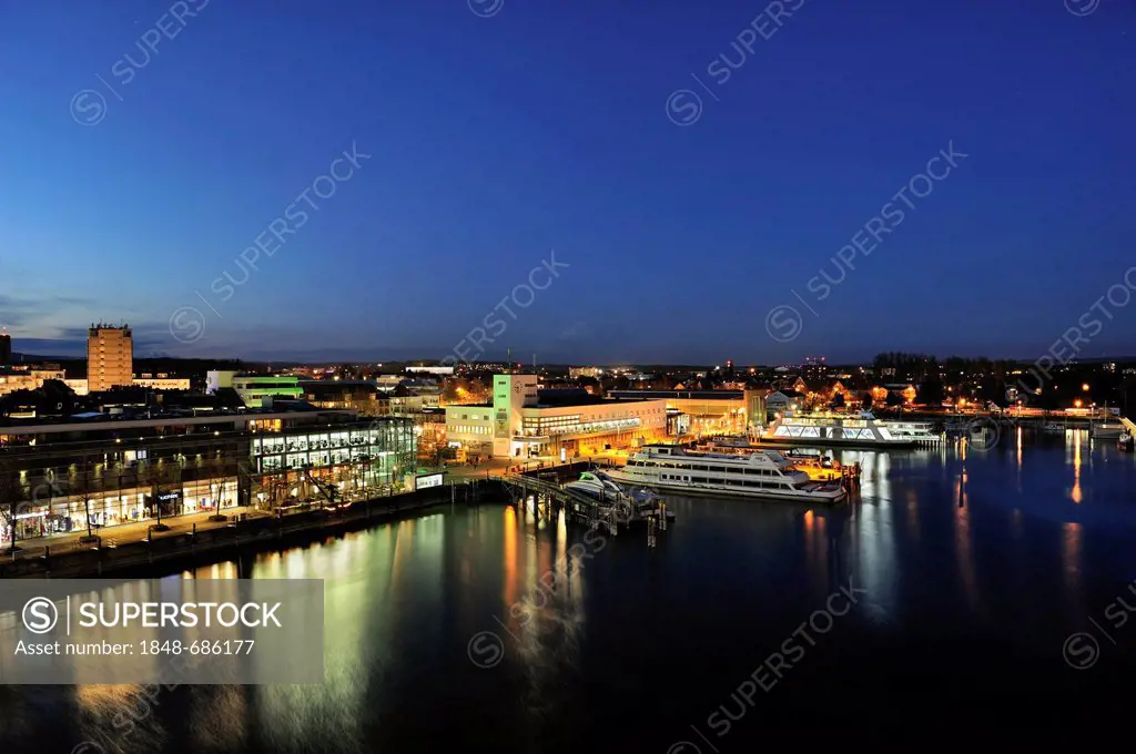 The ferry port with the Zeppelin Museum, on the left the Medienhaus library, Friedrichshafen, Bodenseekreis district, Baden-Wuerttemberg, Germany, Eur...