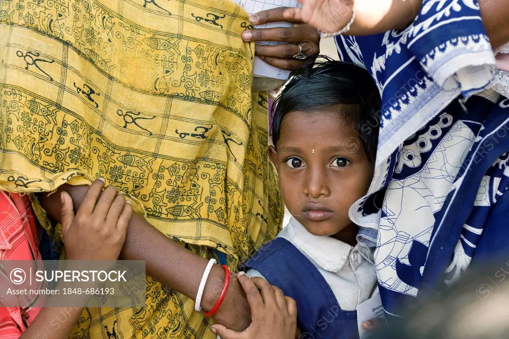 Portrait of a girl, vaccination campaign for children by the German Doctors for Developing Countries in Calcutta, Kolkata, West Bengal, India, Asia